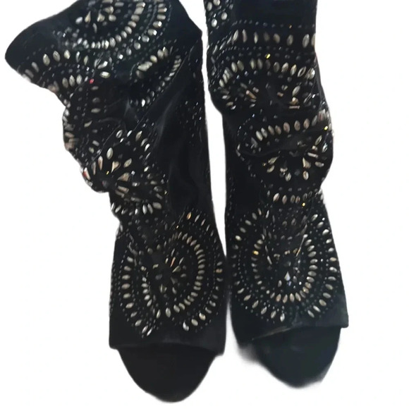 Vince Camuto IMAGINE black beaded peep toe booties
NEW - Picture 2 of 10